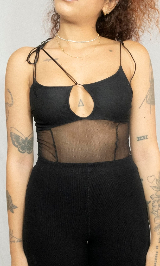 blusa nocturnal de tule sem luvas