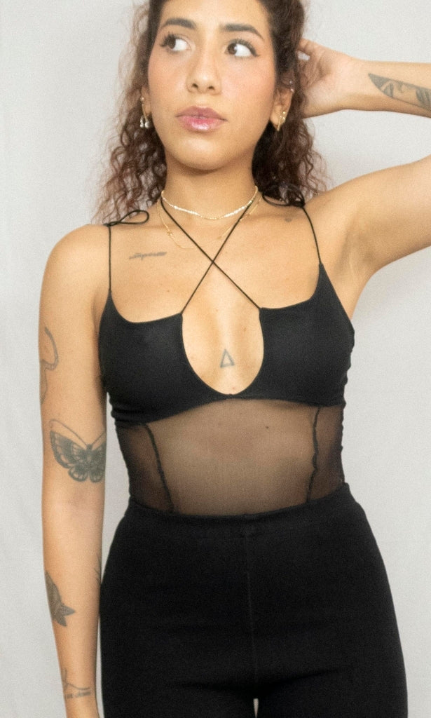 blusa nocturnal de tule sem luvas